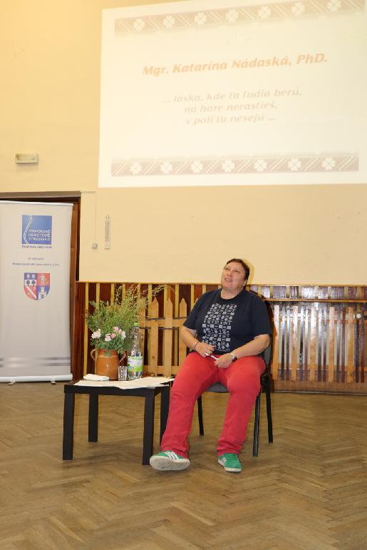 ... láska, kde ťa ľudia berú, na hore nerastieš, v poli ťa nesejú ...