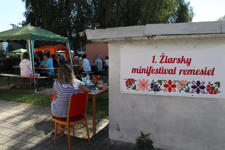 1. Žiarsky minifestival remesiel