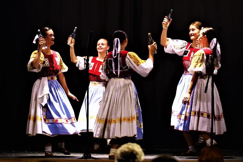 Večery s folklórom Dožinky