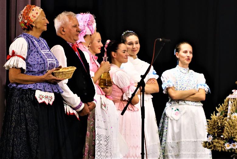 Večery s folklórom Dožinky