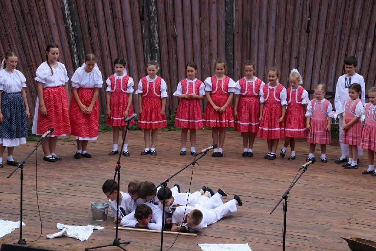 Folklórny festival Pod Inovcom 2024